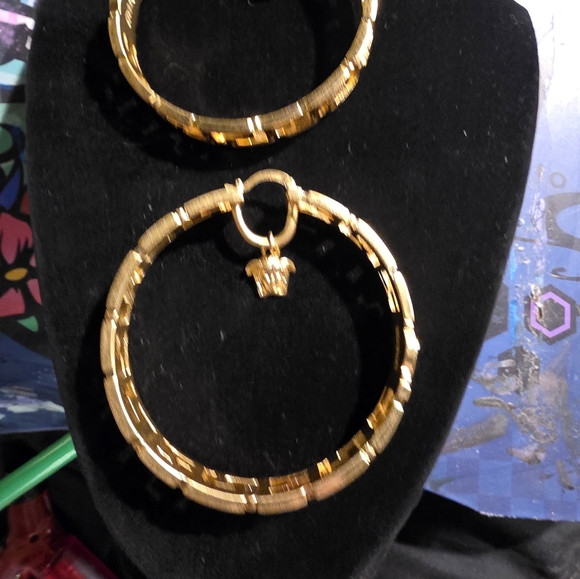USED....FENDACE Gold Medusa BIG hoop earrings. - Picture 10 of 11